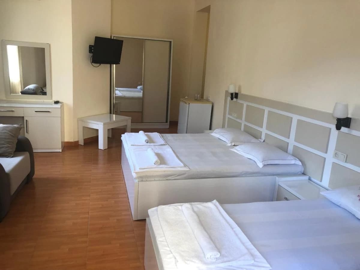 Четырехместный номер в отеле Irise в Кобулети — фото 1
