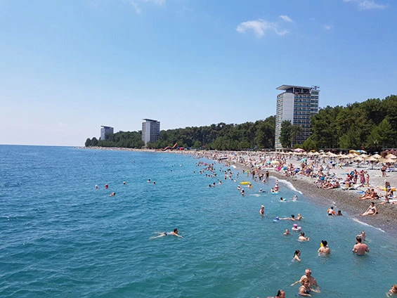 Море и пляж Пицунды