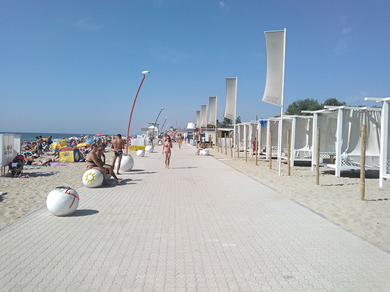 Вид на променад в Затоке Отдых в Затоке из Минска