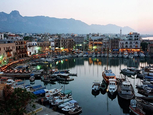 Яхты в бухте Ларнаки Ларнака Кипр